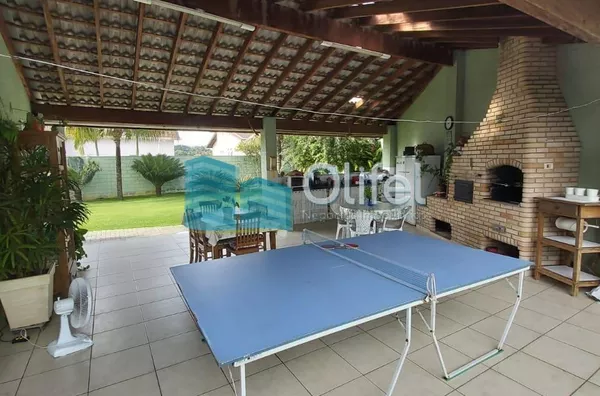 Lindo sobrado em condomínio com ótima localização e segurança 24 horas, 640 m² de terreno com 360 m² de construção, 4 dormitórios sendo 2 suítes e uma com hidromassagem e closet, 2 salas, lavabo, ampla cozinha com copa, lavanderia, ótimo espaço externo co - Foto 25