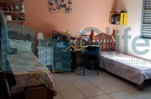 Linda chácara á venda na cidade de  Louveira, sendo três dormitórios, sendo 1 suíte, 1 banheiro social, cozinha, despensa, lavanderia, sala de estar e jantar,  sala de televisão e escritório. Na parte debaixo possui um porão totalmente habitável com 1 qua - Foto 11