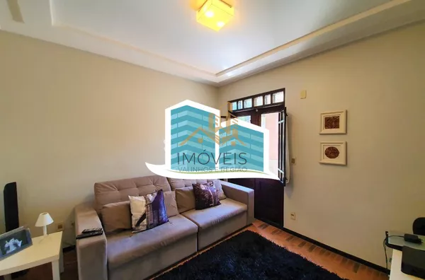 Maravilhosa casa a venda em condomínio na cidade de valinhos. com detalhes rústicos e da arquitetura inglesa. Aquela casa com cara de casa, a arquitetura diferenciada parece nos abraçar entre seus grandes vãos, vigas de madeira e concreto, arcos e piso ce - Foto 28