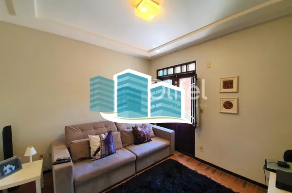 Maravilhosa casa a venda em condomínio na cidade de valinhos. com detalhes rústicos e da arquitetura inglesa. Aquela casa com cara de casa, a arquitetura diferenciada parece nos abraçar entre seus grandes vãos, vigas de madeira e concreto, arcos e piso ce - Foto 28