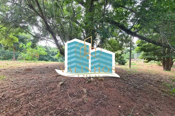 Chácara com 84.500,00m²,plana, bem distribuídas, a 5 minutos do centro da cidade de  Vinhedo.  Agende a sua visita com um de nossos corretores.