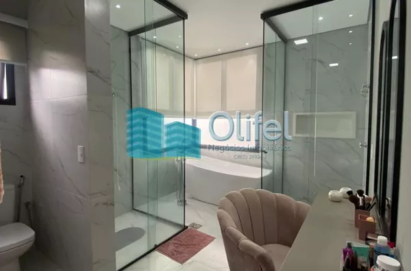 Lindo sobrado moderno, com acabamento fino, em condomínio fechado na cidade de Louveira,  com 3 amplas suítes, sendo a master com closet , ducha dupla,  banheira de imersão e varanda. Amplas  salas de estar, janter e TV, escritório,  terraço coberto, espa - Foto 28