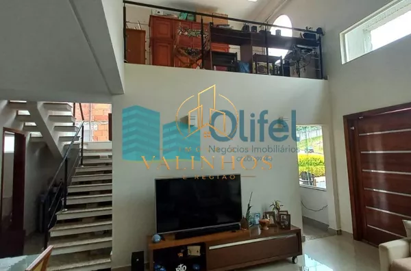 Excelente sobrado em condomínio fechado na cidade de Louveira. Ótimo acabamento, espaços amplos e confortáveis, ampla área gourmet com piscina.  Imóvel apto para financiamento.   Agende sua Visita