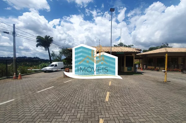Excelente casa, com ótima metragem em um dos condomínios conhecidos pela sua imensa área verde e beleza, excelente localização na cidade de Vinhedo. A casa foi construída em um terreno praticamente plano, opção ideal para quem busca acessibilidade. A casa - Foto 30