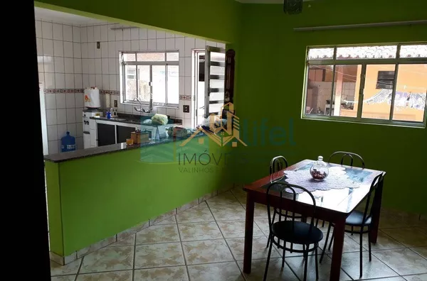 Excelente sobrado em bairro residencial na cidade de Louveira,  com 4 dormitórios, sendo 1 suíte com hidromassagem, banheiro social, sala, cozinha /copa e escritório. Edícula com 1 quarto, banheiro, cozinha e lavanderia.  Confira!!! - Foto 8