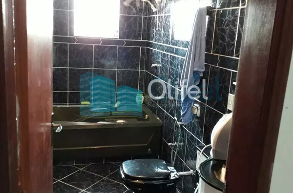 Excelente sobrado em bairro residencial na cidade de Louveira,  com 4 dormitórios, sendo 1 suíte com hidromassagem, banheiro social, sala, cozinha /copa e escritório. Edícula com 1 quarto, banheiro, cozinha e lavanderia.  Confira!!! - Foto 18