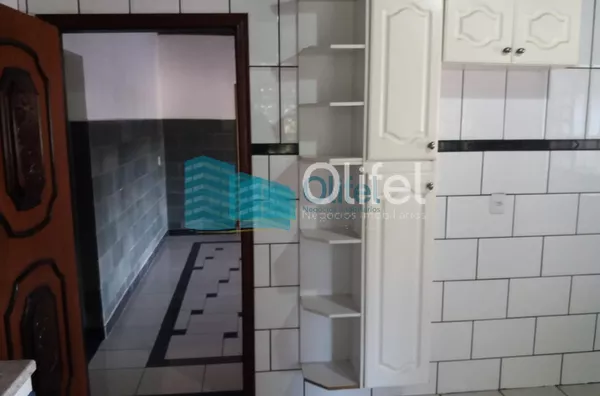 Excelente chácara  a 4 km do centro da cidade de Louveira com 03 dormitórios sendo 01 suíte, sala jantar, sala de estar, 08 vagas de garagem sendo 04 coberta, canil, campo de futsal gramado, piscina, churrasqueira, fogão e forno à lenha, lago, com uma áre - Foto 27