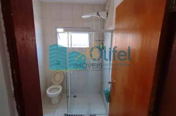 Casa assobradada com 03 dormitórios, sala de estar e jantar, cozinha ampla com armários planejados, 02 banheiros, garagem coberta para 02 veículos, lavanderia, quintal, canil,bairro aberto,  acesso rápido para a Rod. Anhanguera, apto para contratação de f - Foto 26