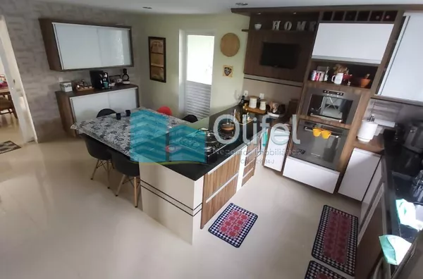 Lindo sobrado em condomínio com ótima localização e segurança 24 horas, 640 m² de terreno com 360 m² de construção, 4 dormitórios sendo 2 suítes e uma com hidromassagem e closet, 2 salas, lavabo, ampla cozinha com copa, lavanderia, ótimo espaço externo co - Foto 7