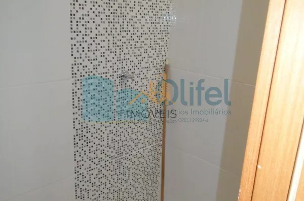 Descubra o encanto deste charmoso sobrado em um condomínio fechado em Valinhos. Com 5400m² de área verde, a casa oferece 3 dormitórios, suíte, quintal e muito mais. - Foto 13