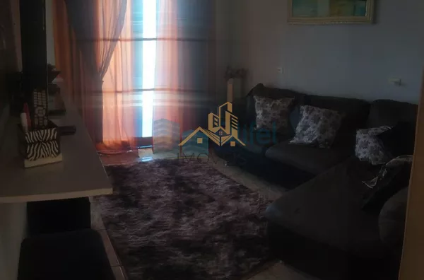 Excelente sobrado em bairro residencial próximo ao centro na cidade de Louveira, com 3 suítes com planejados, avarandada, 2 amplas salas, cozinha planejada, área gourmet com churrasqueira, quintal, 2 vagas de garagem.  Agende a sua visita. - Foto 12