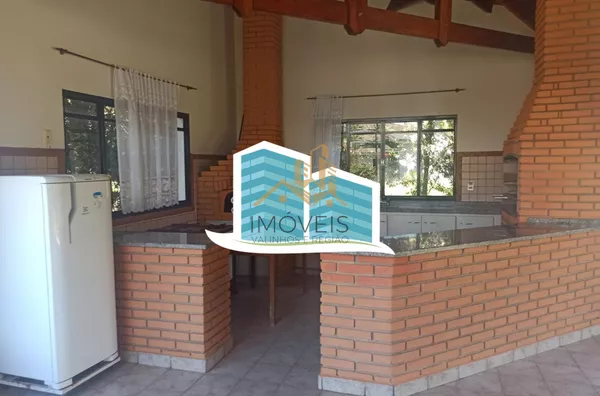 Casa térrea  em condomínio na cidade de Valinhos, contendo apenas escada para  acesso à casa. Localizada  região do Paiquerê, próximo ao Colégio Porto Seguro, Shopping Valinhos. Imóvel  com 3 dormitórios, sendo 1 suíte, todos com armários e ar condicionad - Foto 17