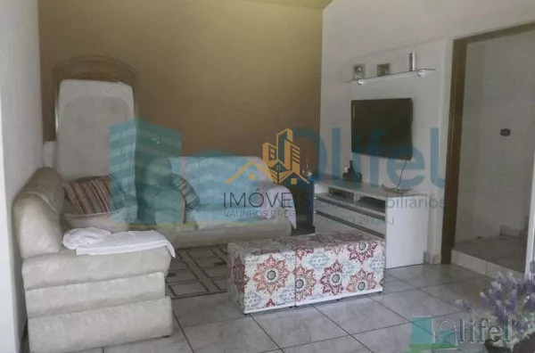 Linda casa de esquina com 3 dormitórios, sendo 1 suíte com hidromassagem, sala 2 ambientes, escritório, cozinha planejada, despensa, área gourmet, garagem para 2 carros cobertas, portão automático, bairro tranquilo. Vale a pena conferir. - Foto 3
