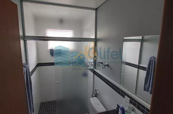 Lindo sobrado em condomínio com ótima localização e segurança 24 horas, 640 m² de terreno com 360 m² de construção, 4 dormitórios sendo 2 suítes e uma com hidromassagem e closet, 2 salas, lavabo, ampla cozinha com copa, lavanderia, ótimo espaço externo co - Foto 17