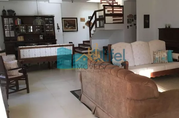 Imagine morar em uma casa, estilo " casa de campo", espaçosa, ambientes  amplos , arejados,  aconchegante, rodeada de natureza, ambientes integrados e com muita qualidade de vida.   Chácara com  2.502m2 de terreno plano, impecável, acabamento de ótima qua - Foto 31