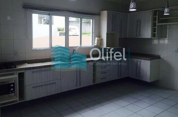 Excelente casa térrea em condomínio fechado na cidade de Louveira com 3 suítes, sala de estar, jantar e TV, cozinha ampla e planejada, banheiro social, linda área gourmet com churrasqueira com fechamento em vidro, piscina e vagas de garagem.  Imóvel rico - Foto 6