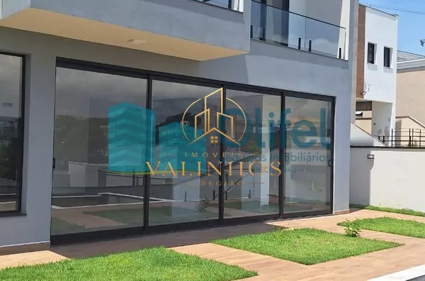 Excelente casa térrea,  novíssima,  em um dos condomínios mais procurados da cidade de Louveira com acabamento de primeira linha, telhado com telhas sanduiche que garantem conforto térmico da casa, proporcionando enorme conforto para sua família.  São 3 a