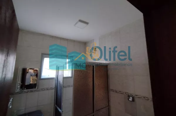 Casa assobradada com 03 dormitórios, sala de estar e jantar, cozinha ampla com armários planejados, 02 banheiros, garagem coberta para 02 veículos, lavanderia, quintal, canil,bairro aberto,  acesso rápido para a Rod. Anhanguera, apto para contratação de f - Foto 25