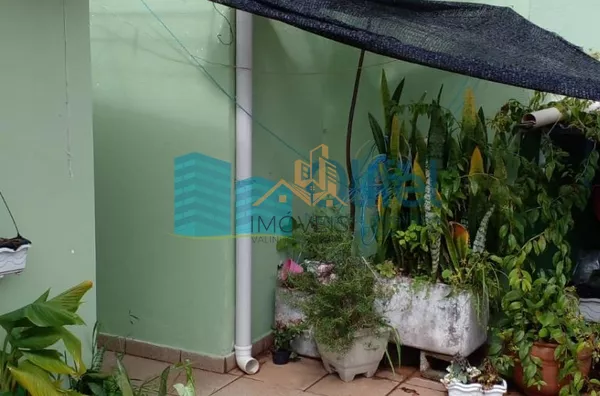 Excelente casa de esquina para comércio ou residência localizada na cidade de Jundiai em um bairro misto, próximo ao centro da cidade.  Imóvel conta com 2 dormitórios, sala, ampla cozinha com armários, lavanderia, banheiro. na parte superior um espaço cob - Foto 4