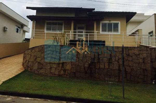 Excelente casa térrea em condomínio fechado na cidade de Louveira com 3 suítes, sala de estar, jantar e TV, cozinha ampla e planejada, banheiro social, linda área gourmet com churrasqueira com fechamento em vidro, piscina e vagas de garagem.  Imóvel rico - Foto 1
