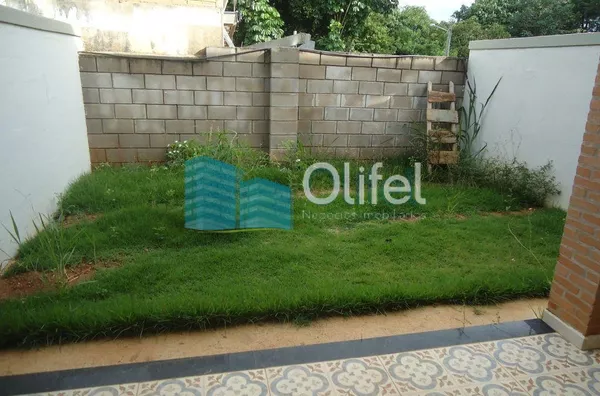 Descubra o encanto deste charmoso sobrado em um condomínio fechado em Valinhos. Com 5400m² de área verde, a casa oferece 3 dormitórios, suíte, quintal e muito mais. - Foto 6