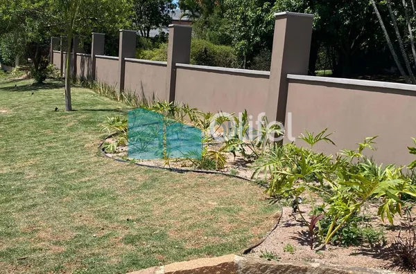 Excelente casa à venda no Condomínio São Joaquim,. Próxima ao lago, iluminação natural e muito arejada. No piso inferior a casa possui um espaço para home office, salão de jogos ou festas, 2 dormitórios e 1 suíte. No piso superior são 3 suítes sendo 1 mas - Foto 39