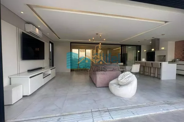 Linda casa no  condomínio  Santa Isabel na cidade de Louveira para quem procura espaço, modernismo, sofisticação, sossego e excelente iluminação. O imóvel dispõe de 525m² de terreno e 414m² de construção. O piso inferior oferece sala ampla  para 2 ambient - Foto 12