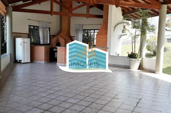 Casa térrea  em condomínio na cidade de Valinhos, contendo apenas escada para  acesso à casa. Localizada  região do Paiquerê, próximo ao Colégio Porto Seguro, Shopping Valinhos. Imóvel  com 3 dormitórios, sendo 1 suíte, todos com armários e ar condicionad - Foto 16