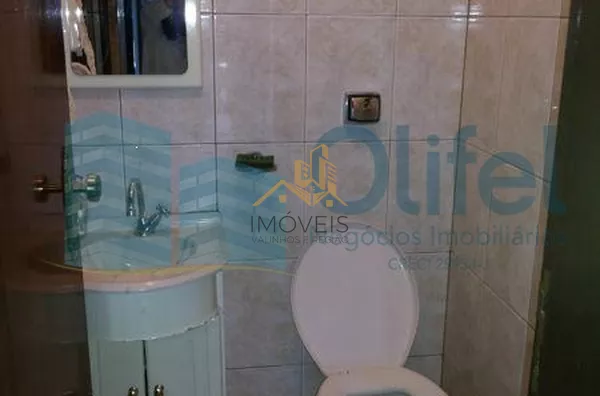Linda casa de esquina com 3 dormitórios, sendo 1 suíte com hidromassagem, sala 2 ambientes, escritório, cozinha planejada, despensa, área gourmet, garagem para 2 carros cobertas, portão automático, bairro tranquilo. Vale a pena conferir. - Foto 11