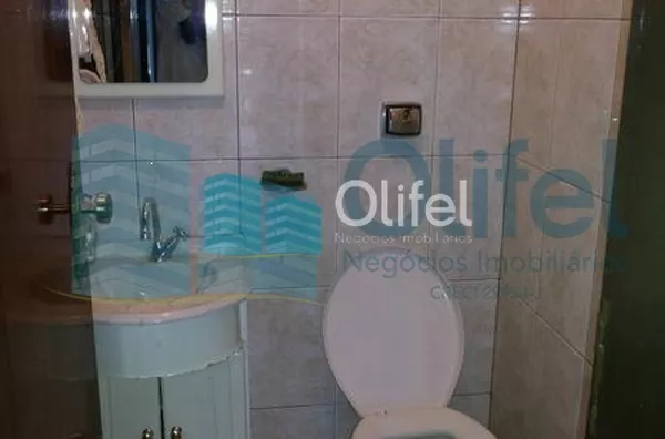 Linda casa de esquina com 3 dormitórios, sendo 1 suíte com hidromassagem, sala 2 ambientes, escritório, cozinha planejada, despensa, área gourmet, garagem para 2 carros cobertas, portão automático, bairro tranquilo. Vale a pena conferir. - Foto 11