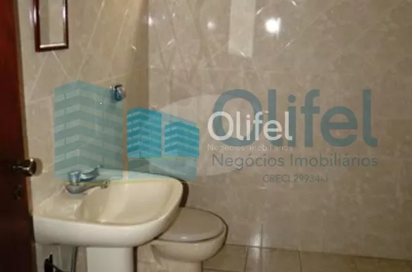 Linda casa em condomínio fechado na cidade de  Vinhedo, 698 m² área construída, 1450,00 m² de terreno, 5 dormitórios sendo 2 suítes, living 4 ambientes, 4 banheiros, 6 vagas de garagem cobertas, piscina, local com muito verde e tranquilidade.  Venha morar - Foto 10