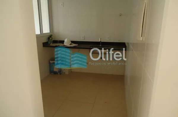 Descubra o encanto deste charmoso sobrado em um condomínio fechado em Valinhos. Com 5400m² de área verde, a casa oferece 3 dormitórios, suíte, quintal e muito mais. - Foto 9