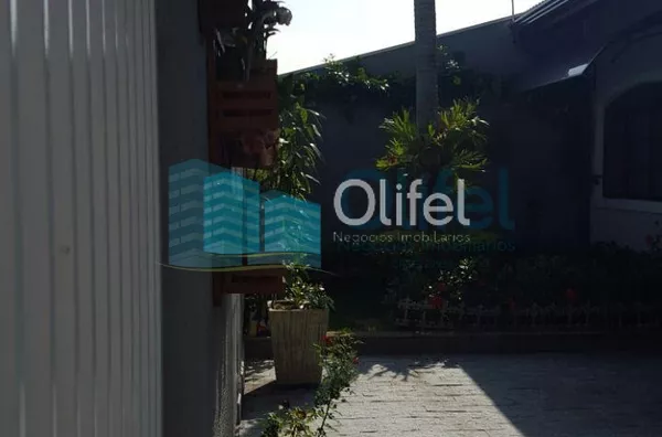 Ótima casa em bairro tranquilo na cidade de Louveira com 3 dormitórios sendo 1 suíte, sala 2 ambientes, cozinha americana com armários, edícula com churrasqueira gourmet e banheiro, quintal e garagem para 4 carros. - Foto 16