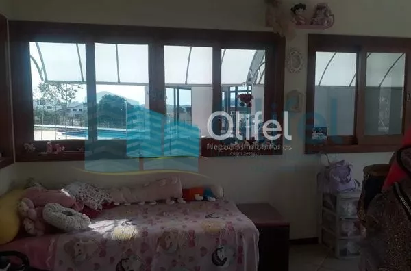 Excelente sobrado na cidade de  Louveira, com 4 dormitórios, sendo 1 suíte master com closet, banheiro social, quartos avarandados, lavabo, ampla sala de estar, jantar e mezanino, escritório, cozinha, copa, lavanderia, despensa, área gourmet com churrasqu - Foto 17