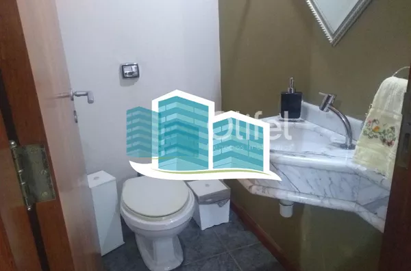 Casa térrea  em condomínio na cidade de Valinhos, contendo apenas escada para  acesso à casa. Localizada  região do Paiquerê, próximo ao Colégio Porto Seguro, Shopping Valinhos. Imóvel  com 3 dormitórios, sendo 1 suíte, todos com armários e ar condicionad - Foto 32