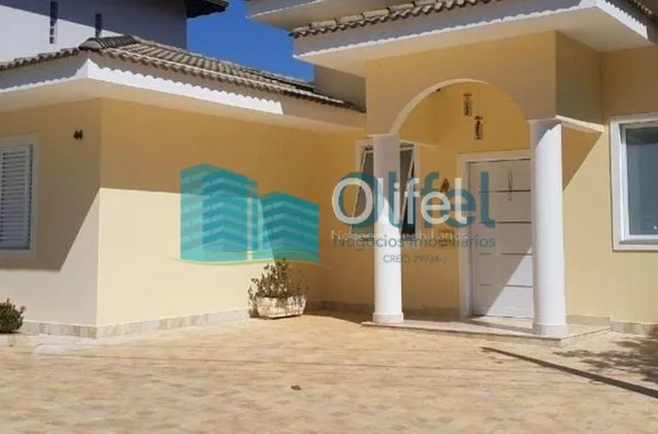 Excelente casa térrea em condomínio fechado com portaria 24hs, segurança com ronda e área de lazer, além de muito verde em suas ruas. Boa localização dentro do condomínio  com  frente para 2 ruas. Casa toda climatizada , sendo 3 suítes, todas com ar condi - Foto 2