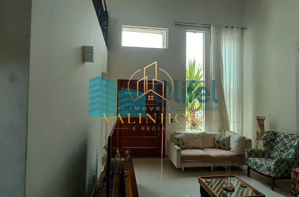 Excelente sobrado em condomínio fechado na cidade de Louveira. Ótimo acabamento, espaços amplos e confortáveis, ampla área gourmet com piscina.  Imóvel apto para financiamento.   Agende sua Visita