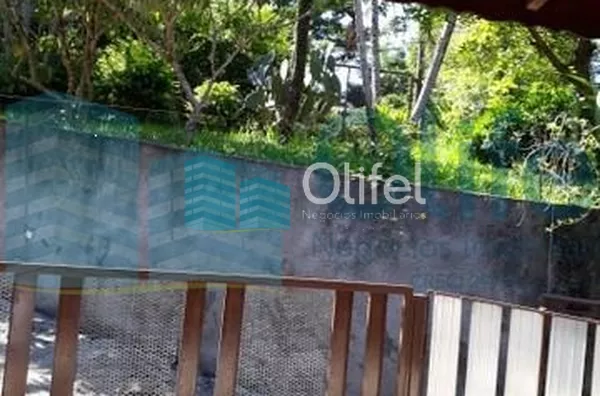 Linda chácara á venda na cidade de  Louveira, sendo três dormitórios, sendo 1 suíte, 1 banheiro social, cozinha, despensa, lavanderia, sala de estar e jantar,  sala de televisão e escritório. Na parte debaixo possui um porão totalmente habitável com 1 qua - Foto 18