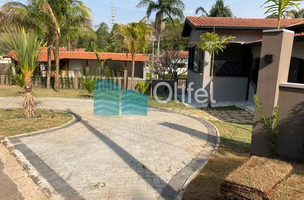 Excelente casa à venda no Condomínio São Joaquim,. Próxima ao lago, iluminação natural e muito arejada. No piso inferior a casa possui um espaço para home office, salão de jogos ou festas, 2 dormitórios e 1 suíte. No piso superior são 3 suítes sendo 1 mas - Foto 17