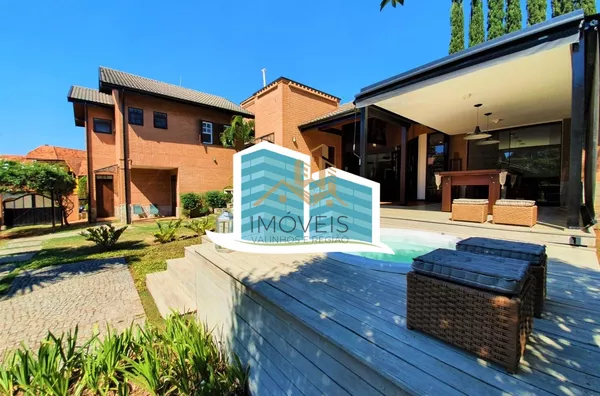 Maravilhosa casa a venda em condomínio na cidade de valinhos. com detalhes rústicos e da arquitetura inglesa. Aquela casa com cara de casa, a arquitetura diferenciada parece nos abraçar entre seus grandes vãos, vigas de madeira e concreto, arcos e piso ce - Foto 21