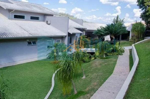 Casa residencial à venda, condomínio Estância Marambaia, Vinhedo. Maravilhosa casa, implantada em 4 lotes unificados que são passíveis de desmembramento, recentemente reformada, possui sala de estar com varanda e lago de carpas, sala de jantar, home theat - Foto 40