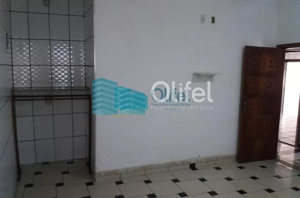 Excelente chácara  a 4 km do centro da cidade de Louveira com 03 dormitórios sendo 01 suíte, sala jantar, sala de estar, 08 vagas de garagem sendo 04 coberta, canil, campo de futsal gramado, piscina, churrasqueira, fogão e forno à lenha, lago, com uma áre - Foto 29