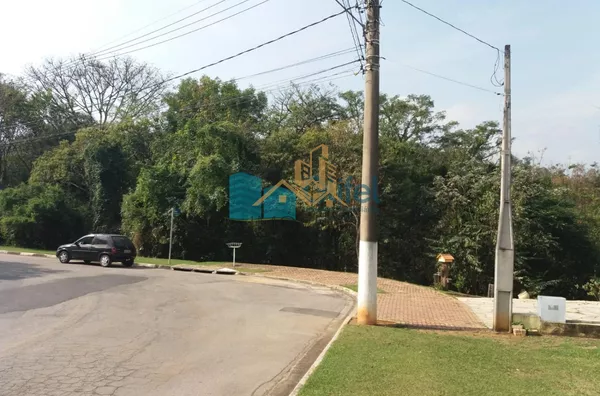 Terreno dentro de condomínio fechado, próximo ao centro da cidade, com topografia privilegiada, projeto  aprovado junto ao condomínio e prefeitura para constução de casa com 206 m² de área útil. Condomínio com Piscina, Churrasqueiras, Quadras de Tênis, Qu - Foto 4
