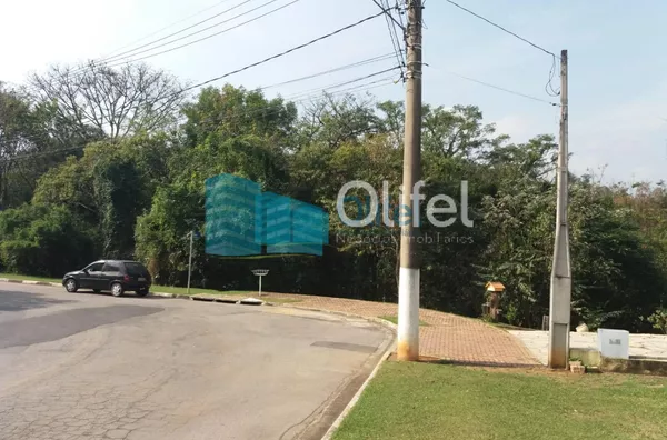 Terreno dentro de condomínio fechado, próximo ao centro da cidade, com topografia privilegiada, projeto  aprovado junto ao condomínio e prefeitura para constução de casa com 206 m² de área útil. Condomínio com Piscina, Churrasqueiras, Quadras de Tênis, Qu - Foto 4