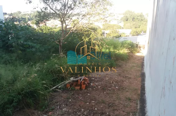 Terreno com 300 m² e ótima localização, bem no centro da cidade de Louveira, bairro super valorizado, acesso rápido para instituições bancárias, academias, estéticas, dentistas, supermercados, farmácias, ponto de ônibus, padarias, restaurantes, clube, a 9