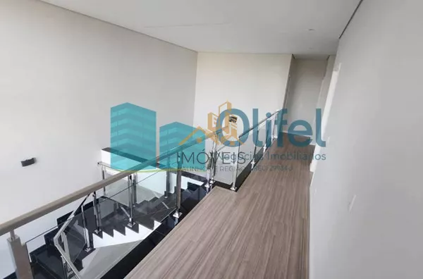 Excelente sobrado, novo, dentro de um dos mais conceituados condomínios da cidade de Campinas. Feita no conceito contemporâneo, aberto e com excelente iluminação natural e privacidade! São 3 suítes, sendo 1 suíte master, e 1 escritório que pode ser revert - Foto 7