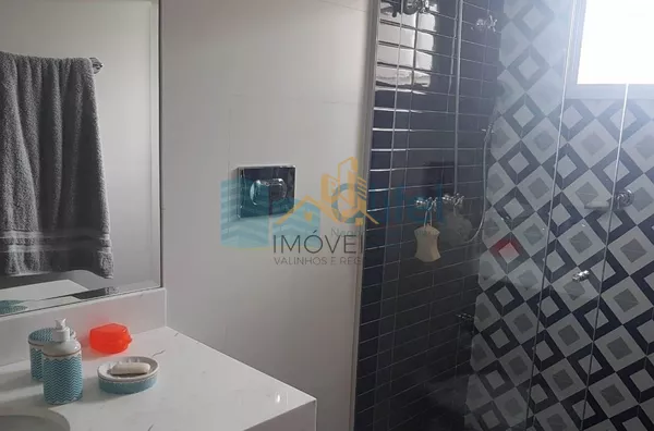 Lindíssima casa a venda estilo Neoclássico e recém construída no Condomínio Fazenda Serra Azul I na cidade de ItupevaTodos os revestimentos da casa são da Portobello, aquecimento solar em toda casa, 4000l de caixa dágua, armários da marca Florense, corti - Foto 11