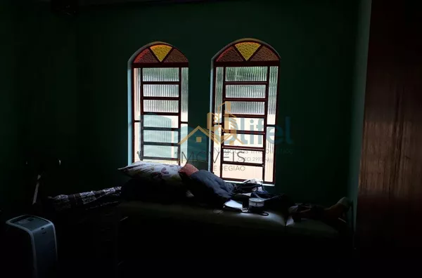 Excelente sobrado em bairro residencial na cidade de Louveira,  com 4 dormitórios, sendo 1 suíte com hidromassagem, banheiro social, sala, cozinha /copa e escritório. Edícula com 1 quarto, banheiro, cozinha e lavanderia.  Confira!!! - Foto 22