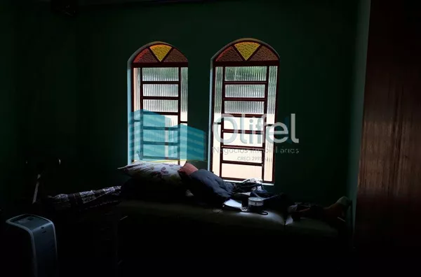 Excelente sobrado em bairro residencial na cidade de Louveira,  com 4 dormitórios, sendo 1 suíte com hidromassagem, banheiro social, sala, cozinha /copa e escritório. Edícula com 1 quarto, banheiro, cozinha e lavanderia.  Confira!!! - Foto 22