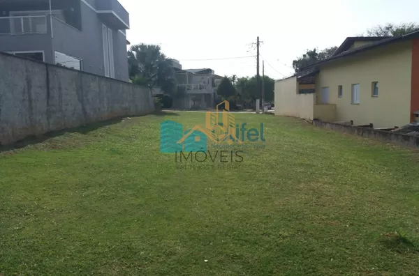 Terreno dentro de condomínio fechado, próximo ao centro da cidade, com topografia privilegiada, projeto  aprovado junto ao condomínio e prefeitura para constução de casa com 206 m² de área útil. Condomínio com Piscina, Churrasqueiras, Quadras de Tênis, Qu - Foto 1
